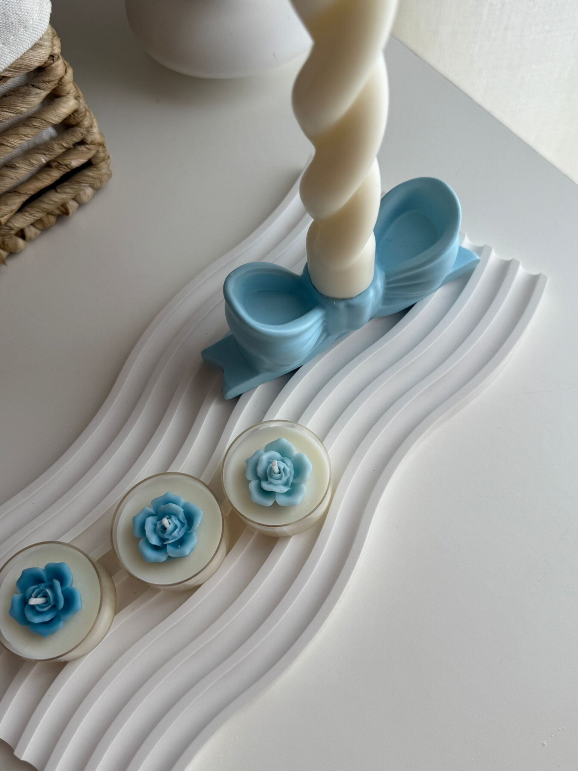 Candelabro en Forma de Lazo – Estilo Romántico Coquette | Blanco, Rosa y Azul - 4