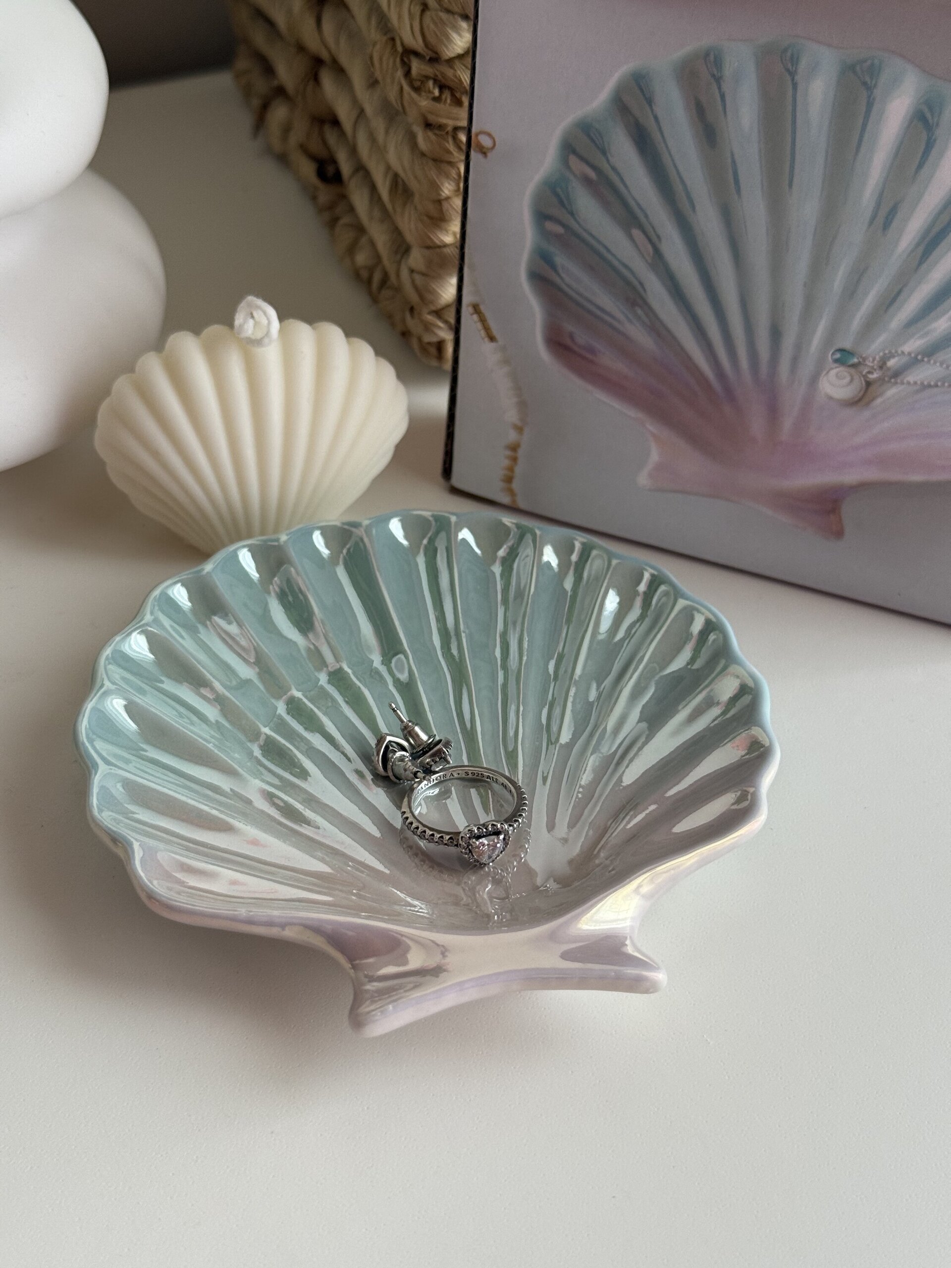 Plato y joyero nacarado e iridiscente en forma de concha - 3