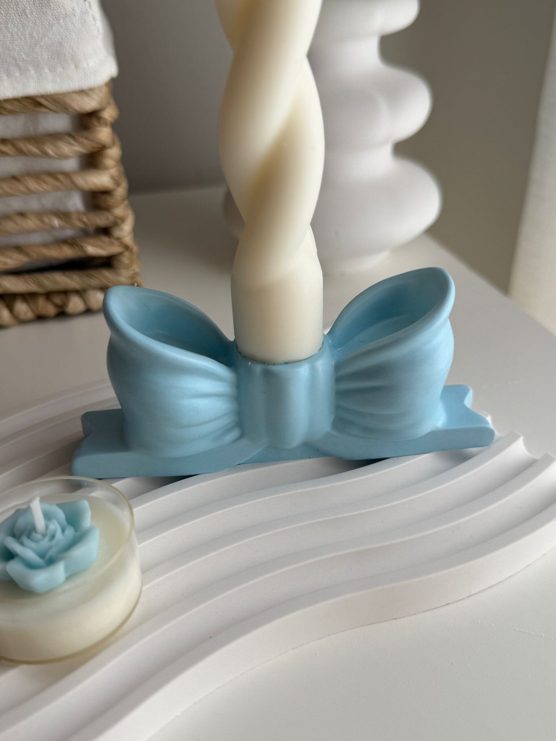 Candelabro en Forma de Lazo – Estilo Romántico Coquette | Blanco, Rosa y Azul - 6