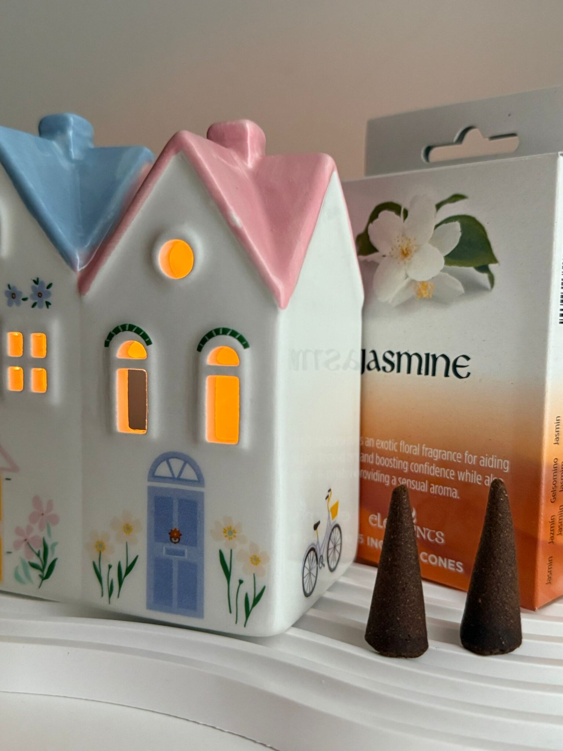 Porta Inciensos y Porta Velas en forma de Casas Pastel - 1