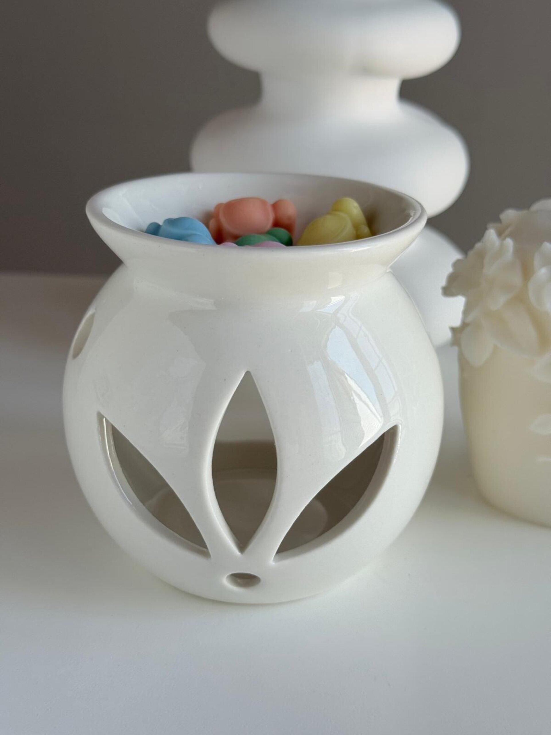Quemador de cerámica blanco para wax melts  – Diseño calado - 1