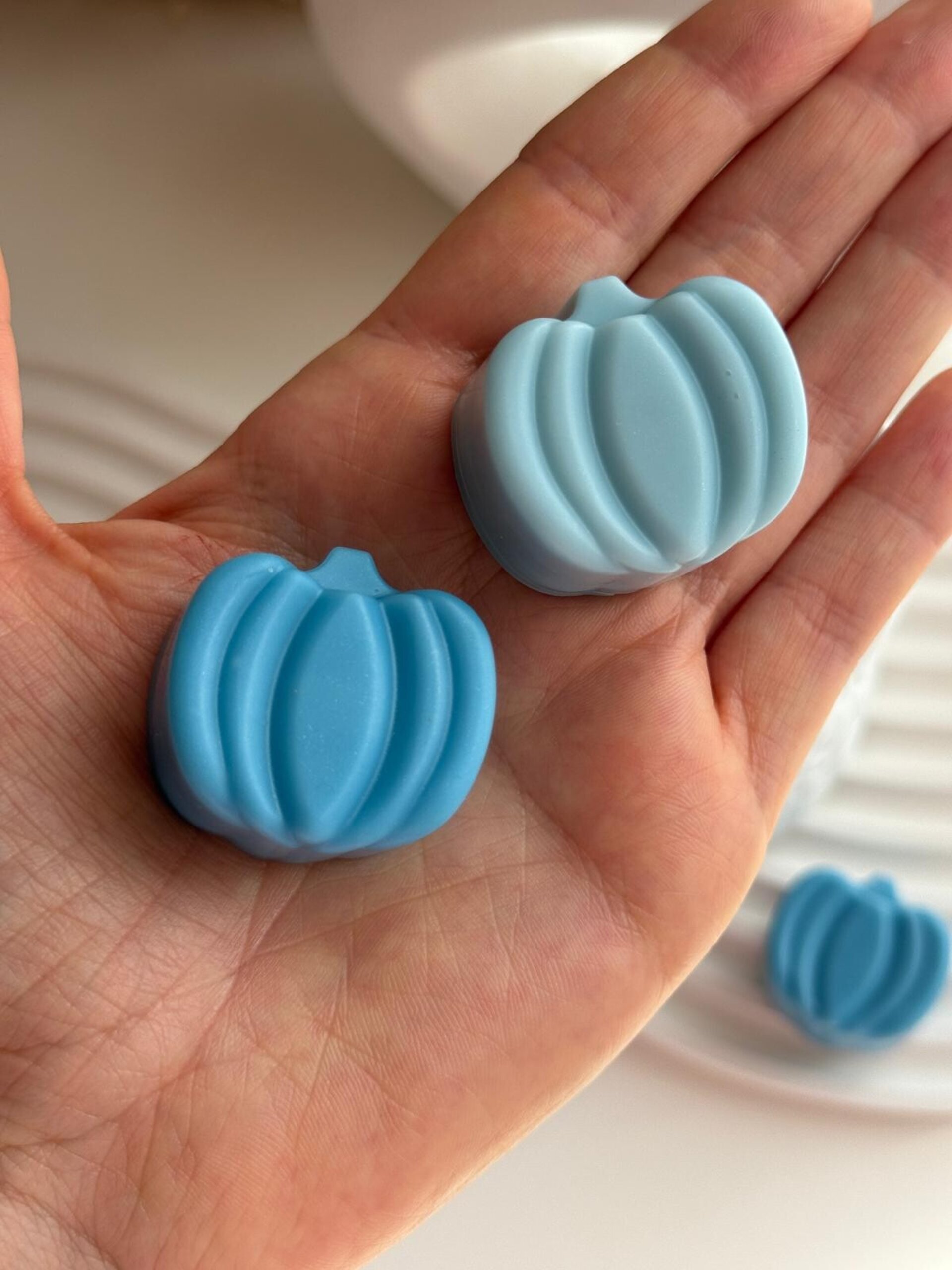 Wax Melts Dulce de Castaña – Calabazas Azules con brillo interior - 2