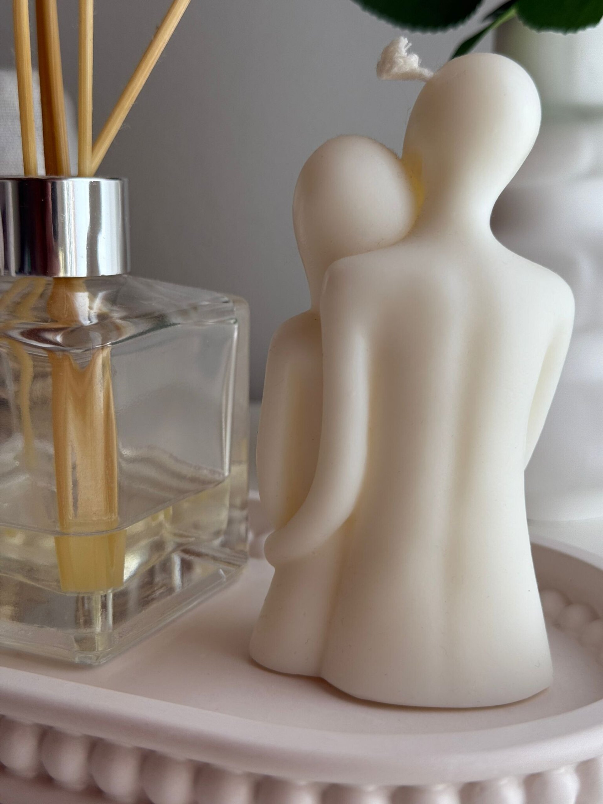 Vela Decorativa Pareja en Abrazo – Blanco Crema, Nude o Rosa Claro - 4