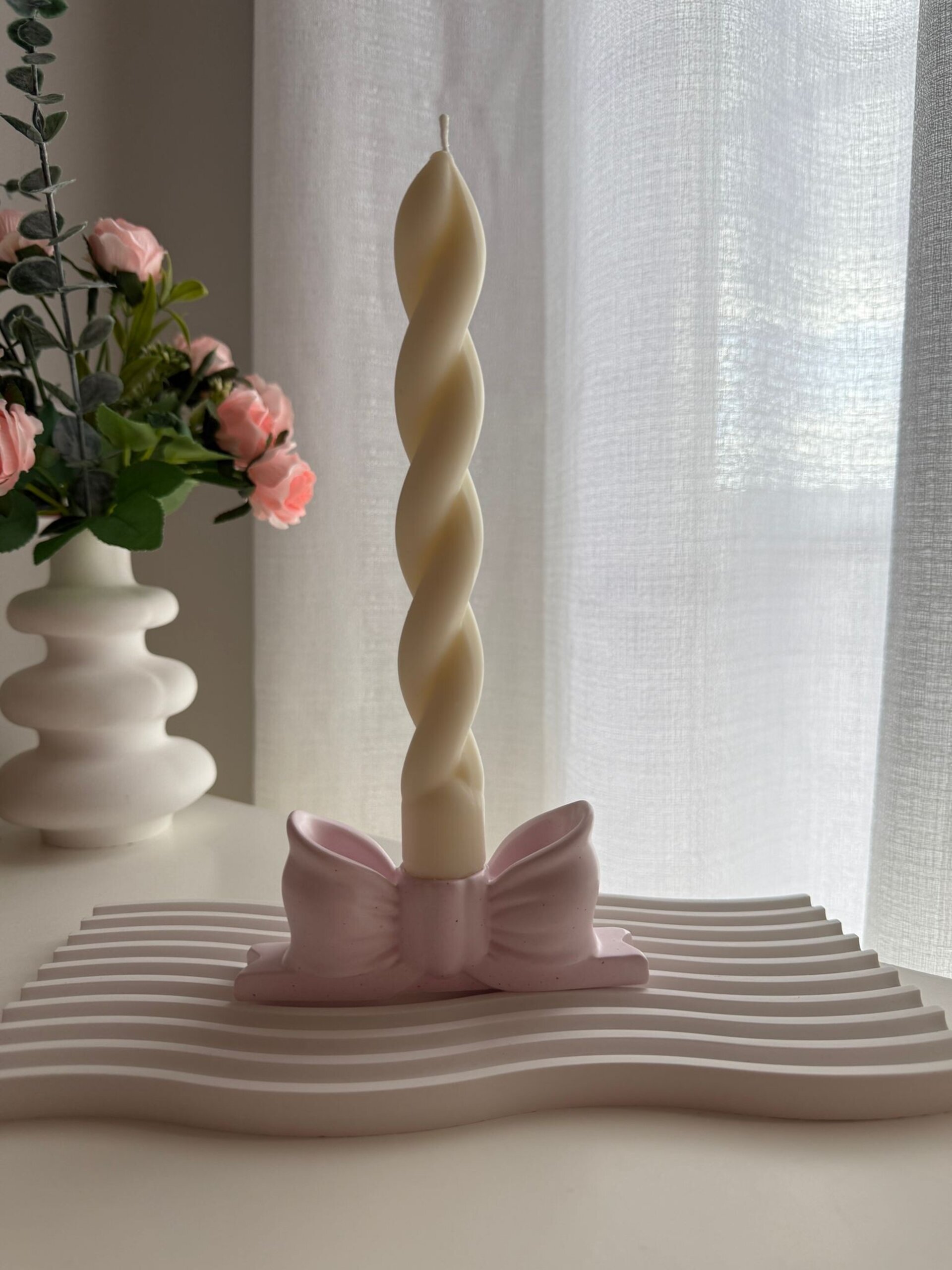 Candelabro en Forma de Lazo – Estilo Romántico Coquette | Blanco, Rosa y Azul - 3