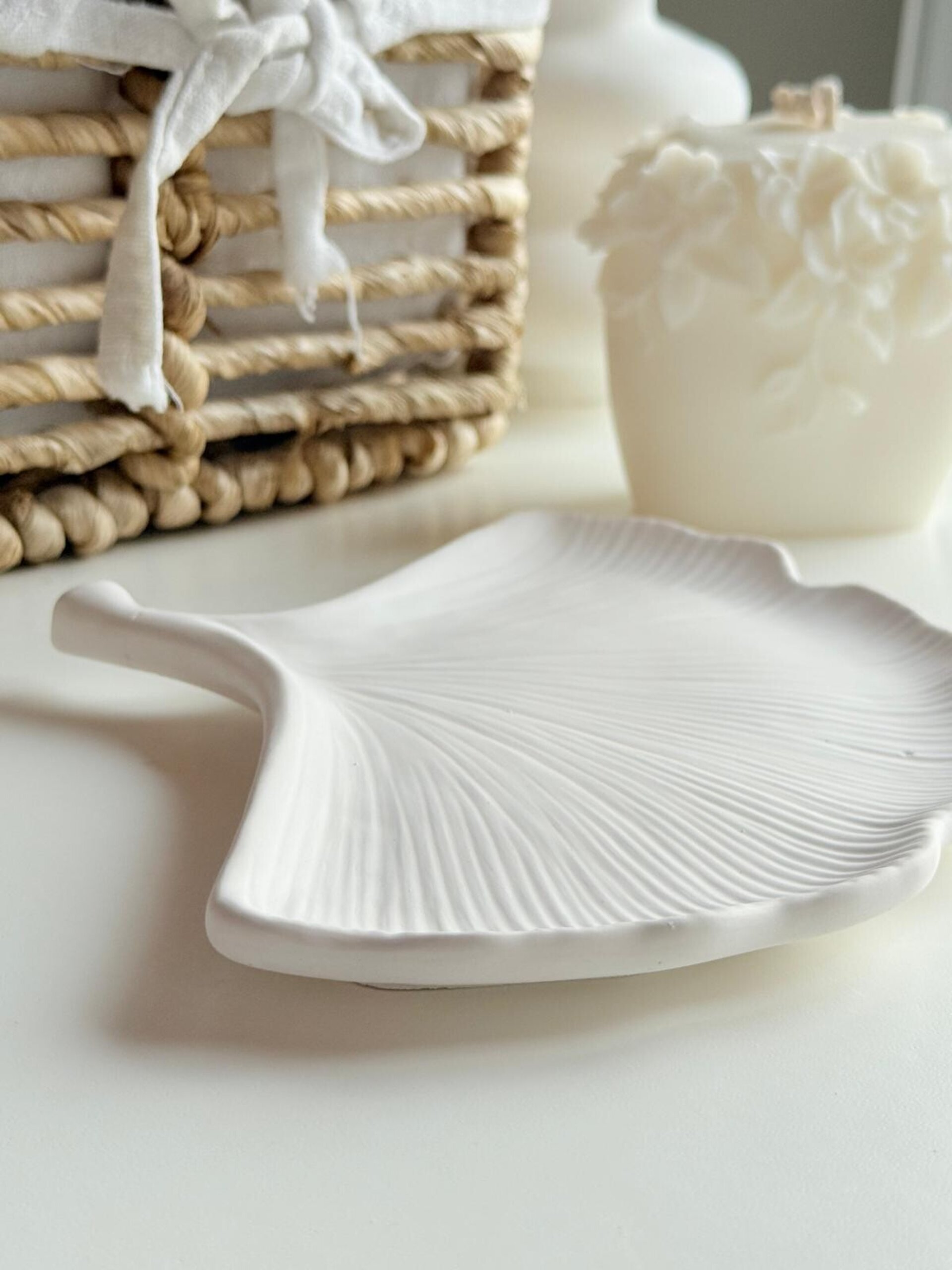 Bandeja artesanal con forma de hoja de ginkgo – Plato para joyas, decoración - 3