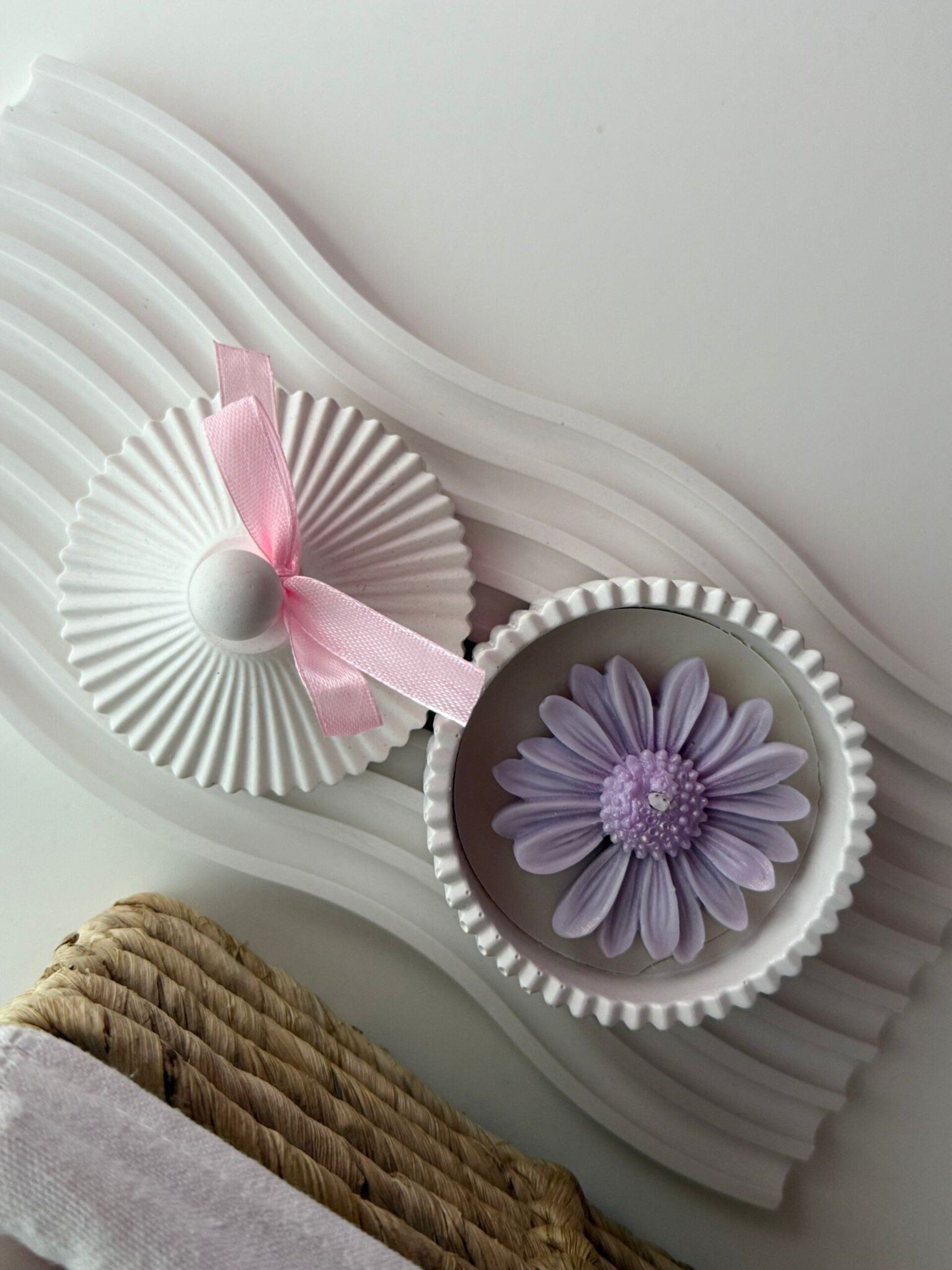 Vela Aromática Flor de Iris en Joyero de Yeso - 1
